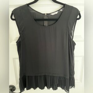 Reitmans Black Sleeveless Pleated-Hem Blouse